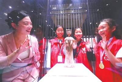 “小小讲解员”上岗 “小小讲解员”上岗