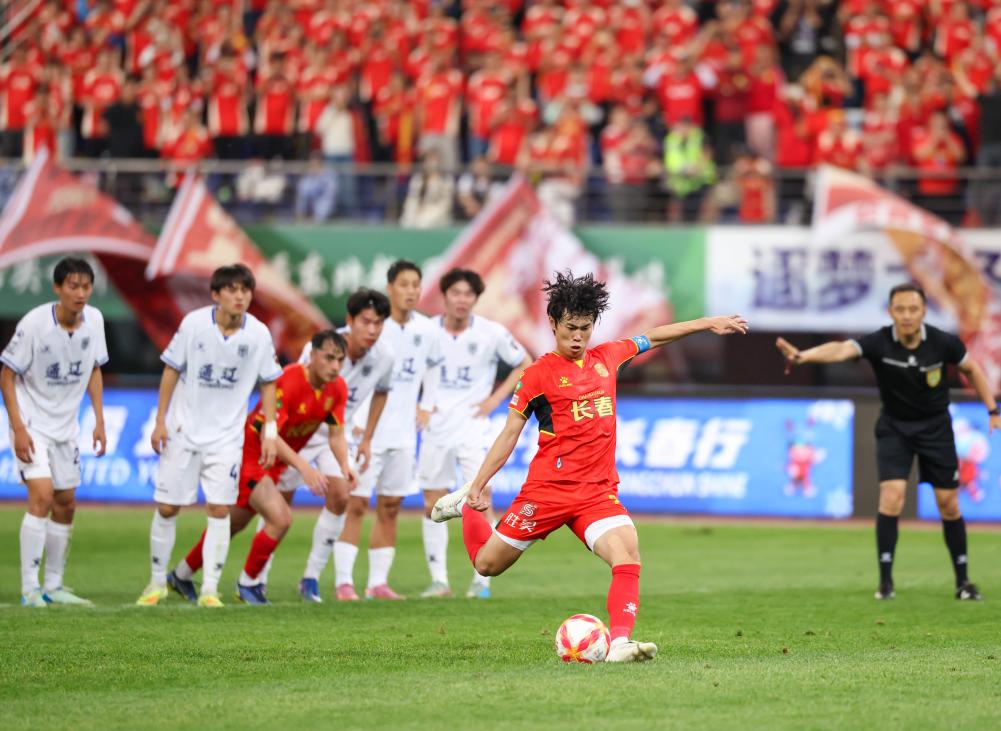 “东北超”燃爆了,一张球票串起一座城的烟火