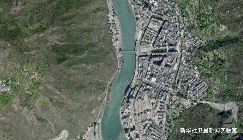 从太空看中国丨红军长征在川足迹——泸定桥的红绿交响