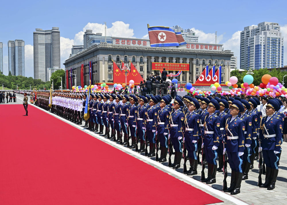 高清大图｜习近平访问朝鲜 朝方举行盛大欢迎仪式