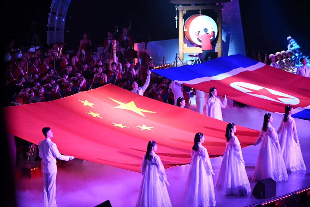 高清大图丨朝鲜举行专场文艺演出热烈欢迎习近平
