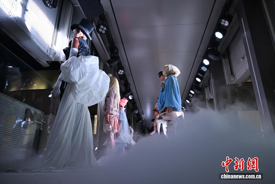 中国美院毕业展演亮相杭州西湖畔 中国美院毕业展演亮相杭州西湖畔
