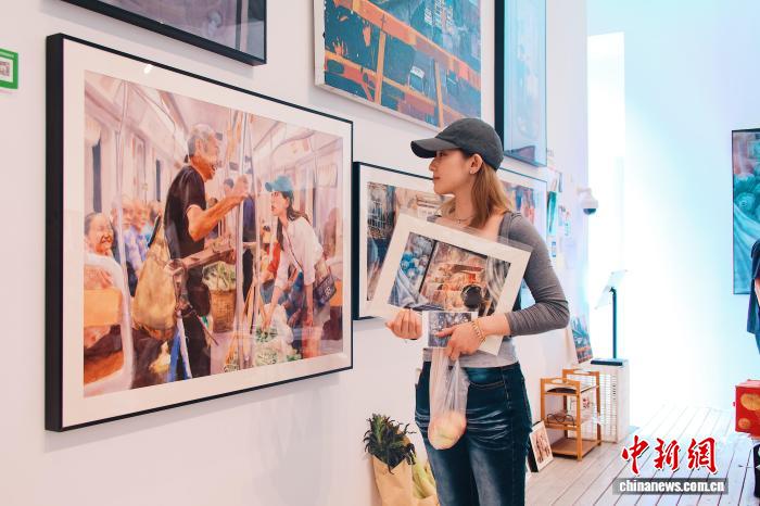美术馆里卖果蔬 川美毕业展上演艺术助农