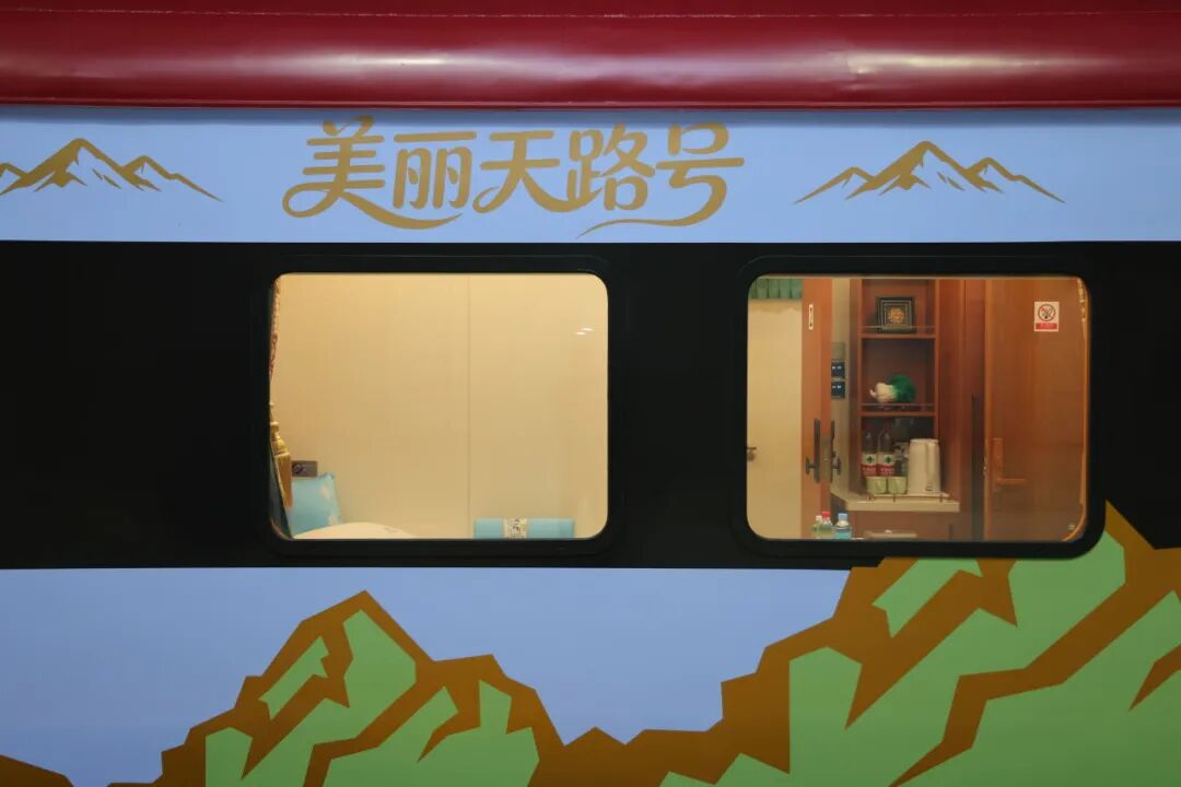 1.04亿人次、8.24亿吨,一条天路如何重塑雪域高原?