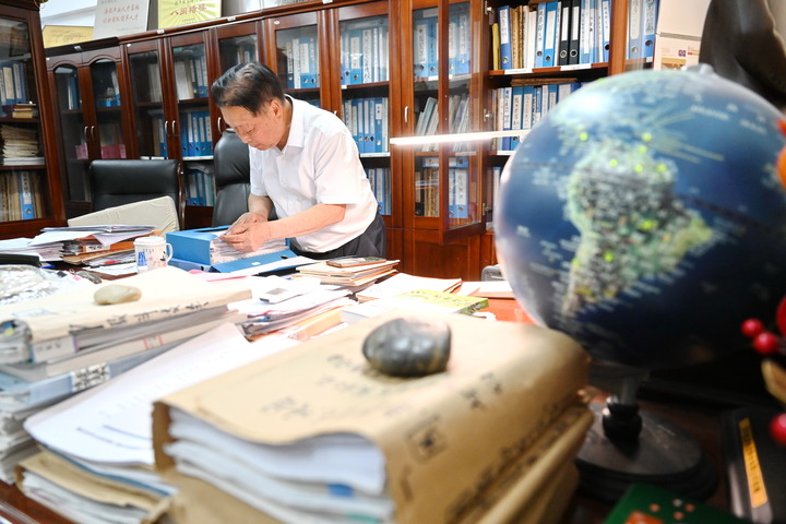 习近平总书记同科技工作者的故事