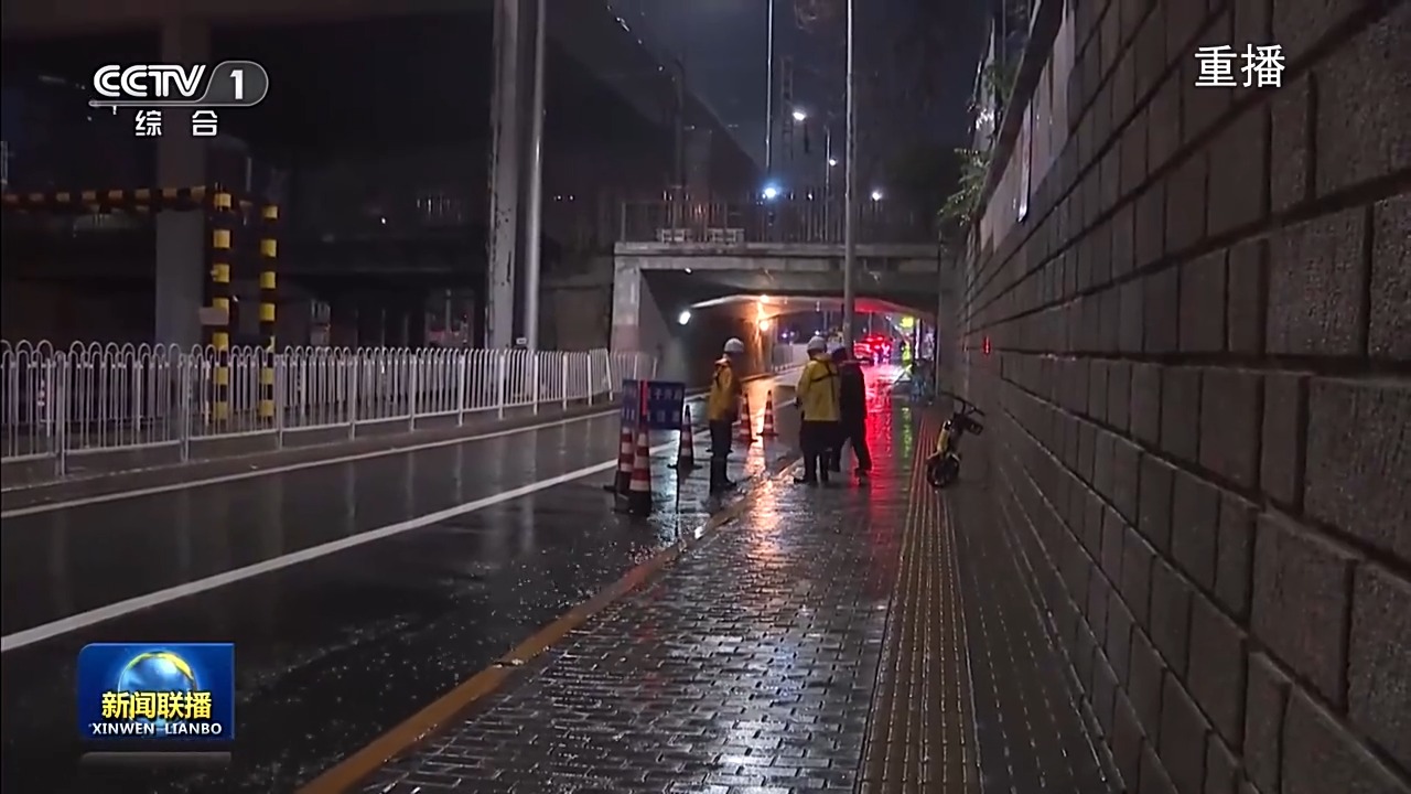 党旗在基层一线高高飘扬丨闻汛而动!风雨之夜的暖心守护