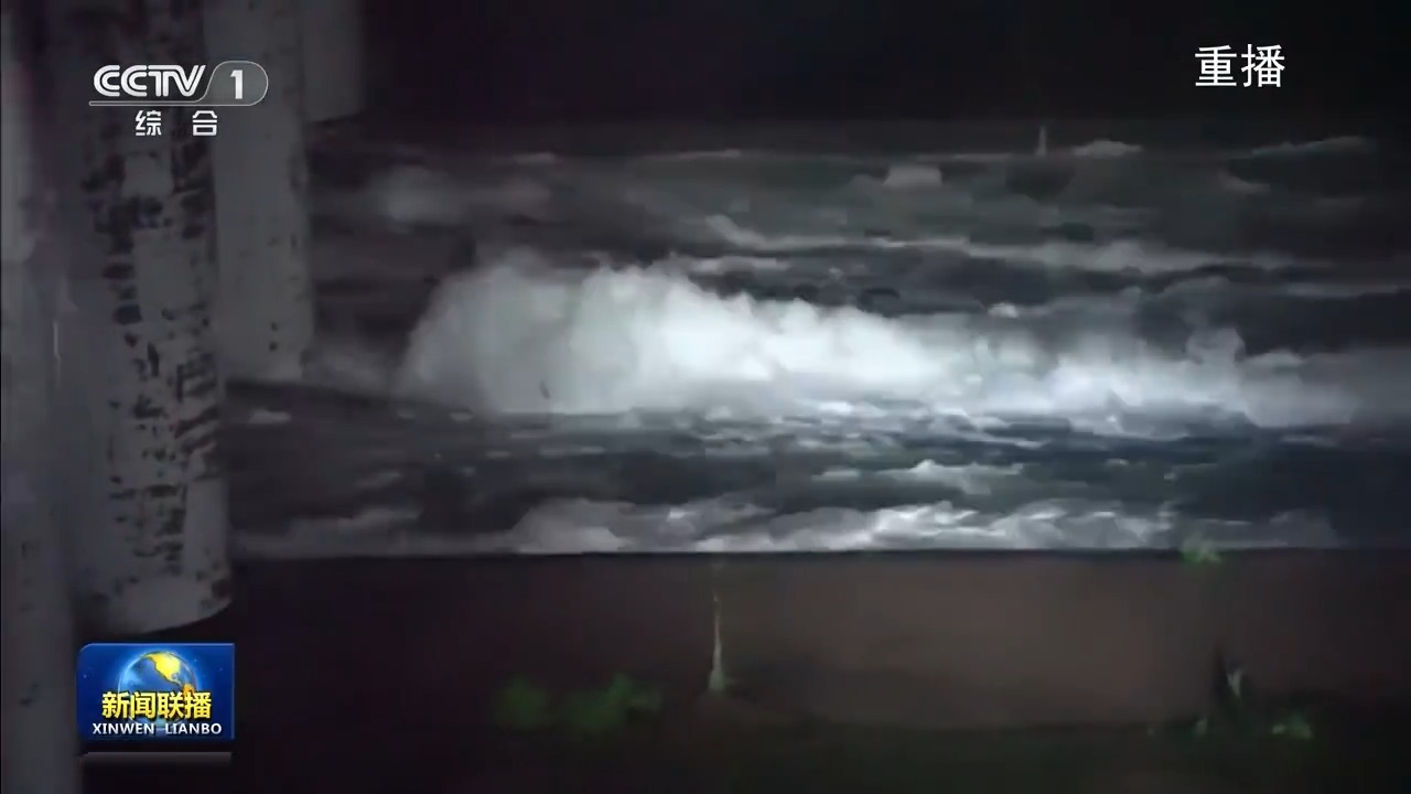 党旗在基层一线高高飘扬丨闻汛而动!风雨之夜的暖心守护