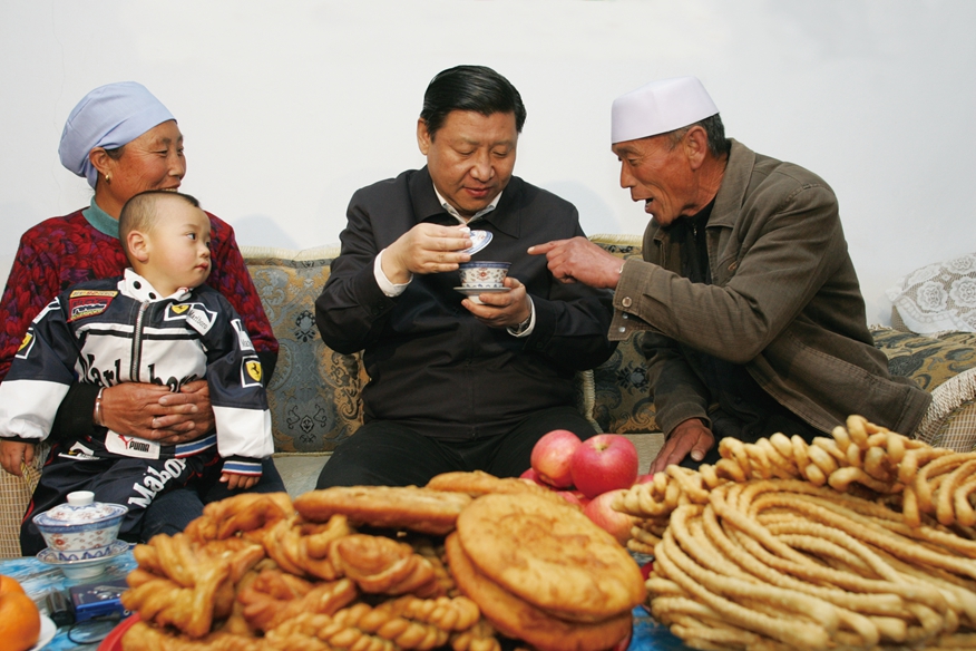 天天学习|山海情未了 2008年4月8日,习近平看望固原市原州区开城镇深沟村回族农民金学文一家。