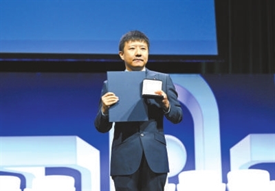 历史性突破!中国籍数学家邓煜、王虹获2026年菲尔兹奖 历史性突破!中国籍数学家邓煜、王虹获2026年菲尔兹奖