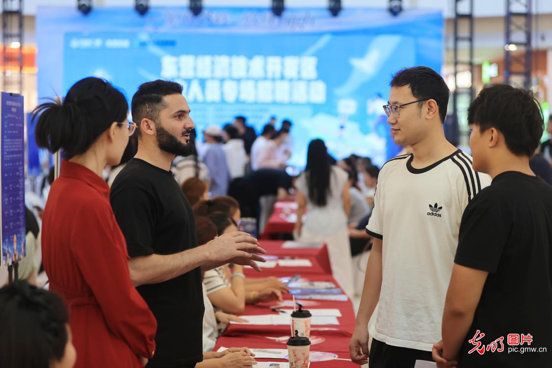 【职引未来】各地聚力攻坚 护航高校毕业生走稳就业路 【职引未来】各地聚力攻坚 护航高校毕业生走稳就业路