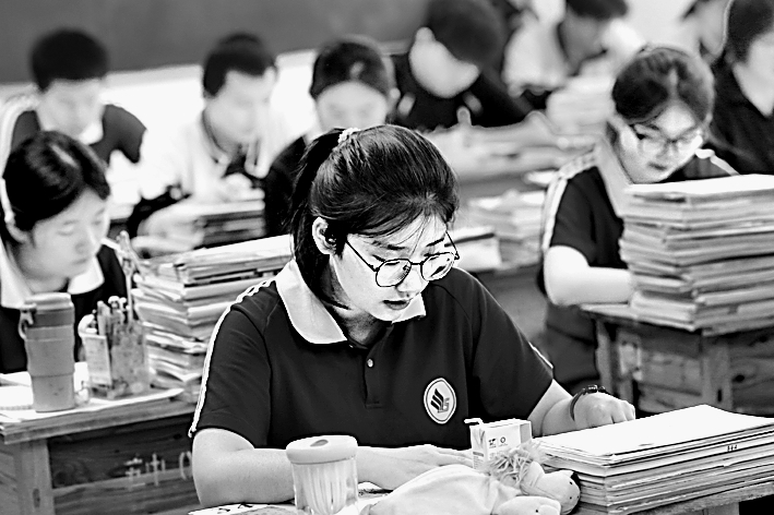 从“刷高分”迈向“深思考”——暑假第一课，“准大学生”们这样学