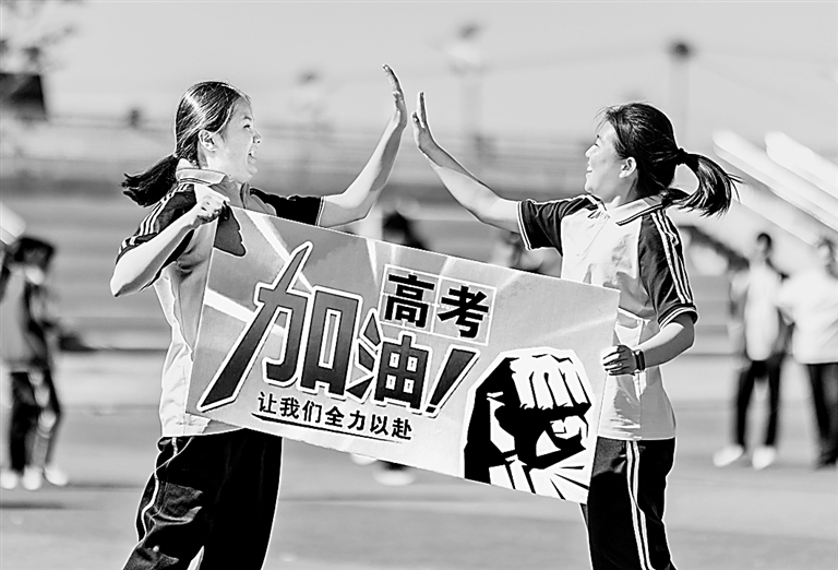 从“刷高分”迈向“深思考”——暑假第一课，“准大学生”们这样学