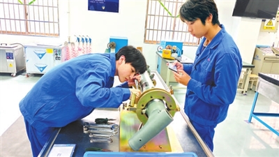 以“集群之力”支撑“产业之新”