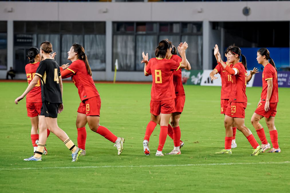 中国U17女足击败曼城U17女足 小组赛三战全胜晋级