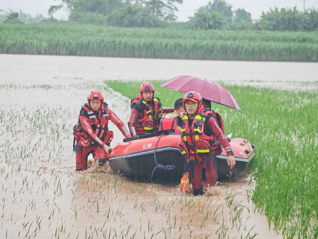 台风“紫檀”来袭,广西消防9个支队459人紧急救援! 图片