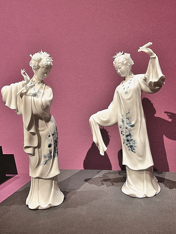 一瓷一色间，见德化瓷千年匠艺