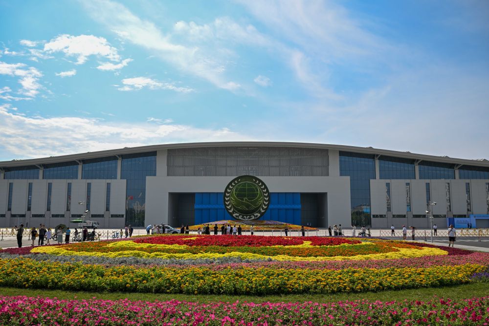习近平主席引领推动构建更加公正合理的全球治理体系