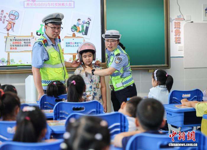 山东荣成:多彩活动迎新生