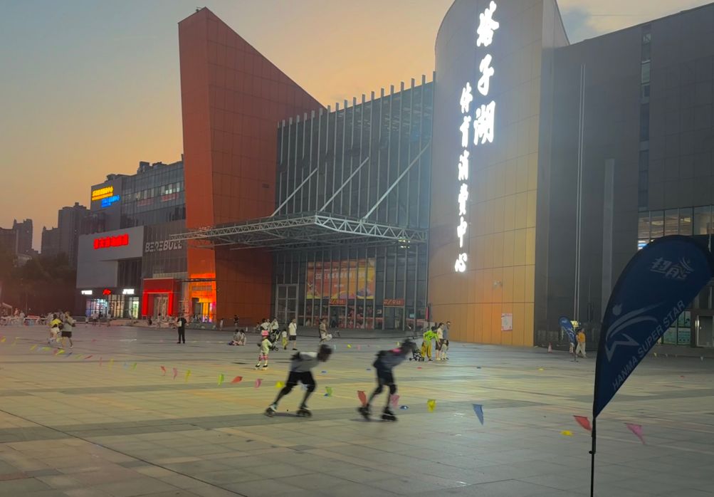 热浪退场 运动上场——暑期夜间体育消费新场景观察
