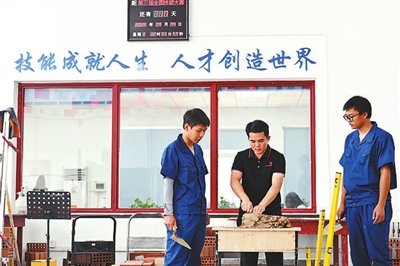 万千灯火耀新程 万千灯火耀新程