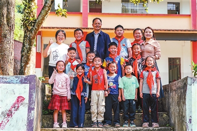 “做党和人民满意的好老师” “做党和人民满意的好老师”