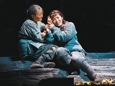 记住那棵银杏树,记住那片红色土地