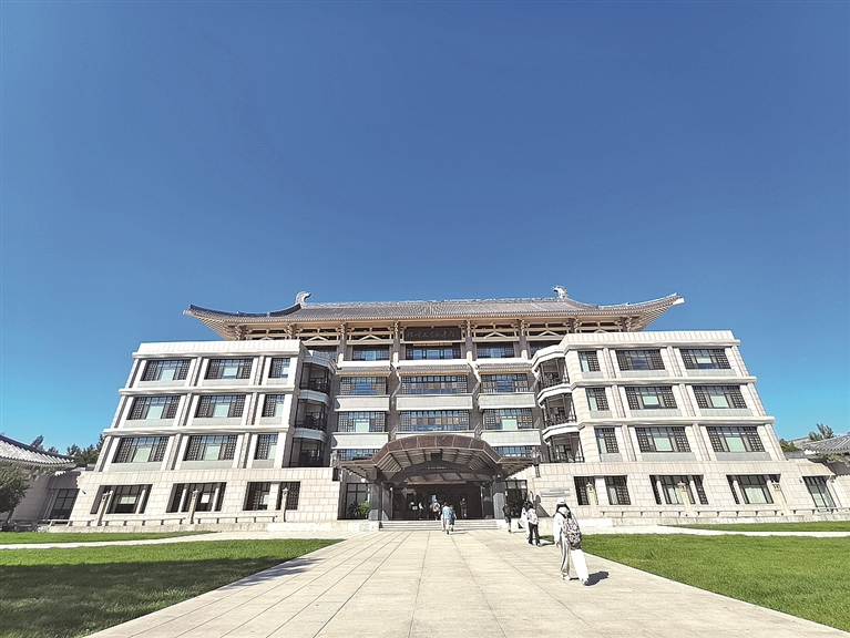 北京大学图书馆:红楼灯火 塔影书声 北京大学图书馆:红楼灯火 塔影书声