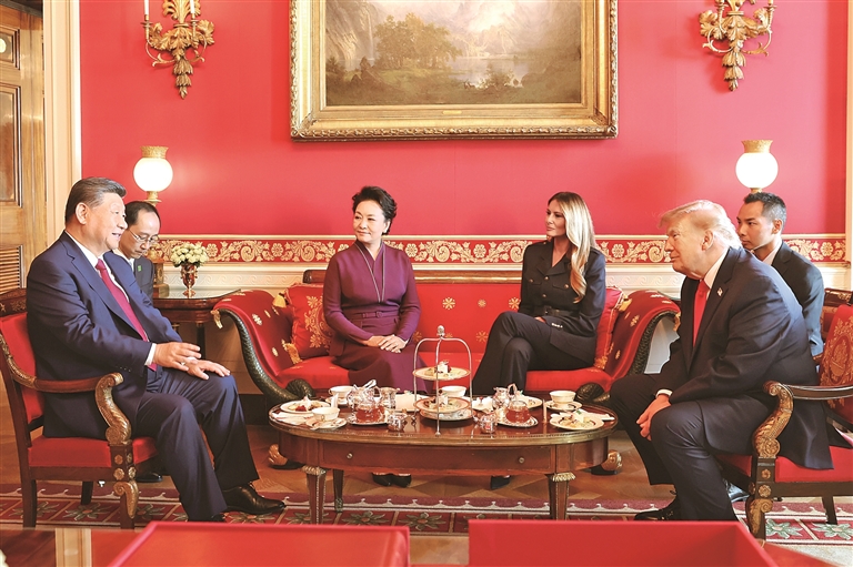 习近平和彭丽媛同美国总统特朗普夫妇茶叙 习近平和彭丽媛同美国总统特朗普夫妇茶叙