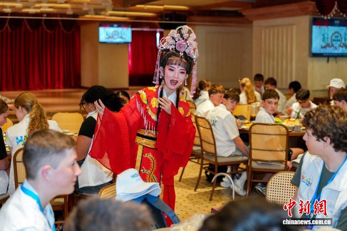 新西兰青少年在海口体验琼剧