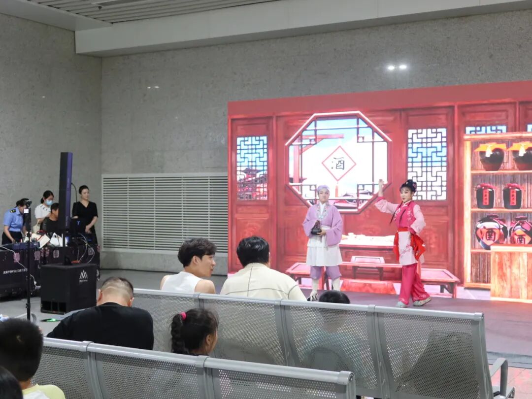 我的铁路风景|候车室里搭“文化集市”,将赣西三地风光送到旅客身边!