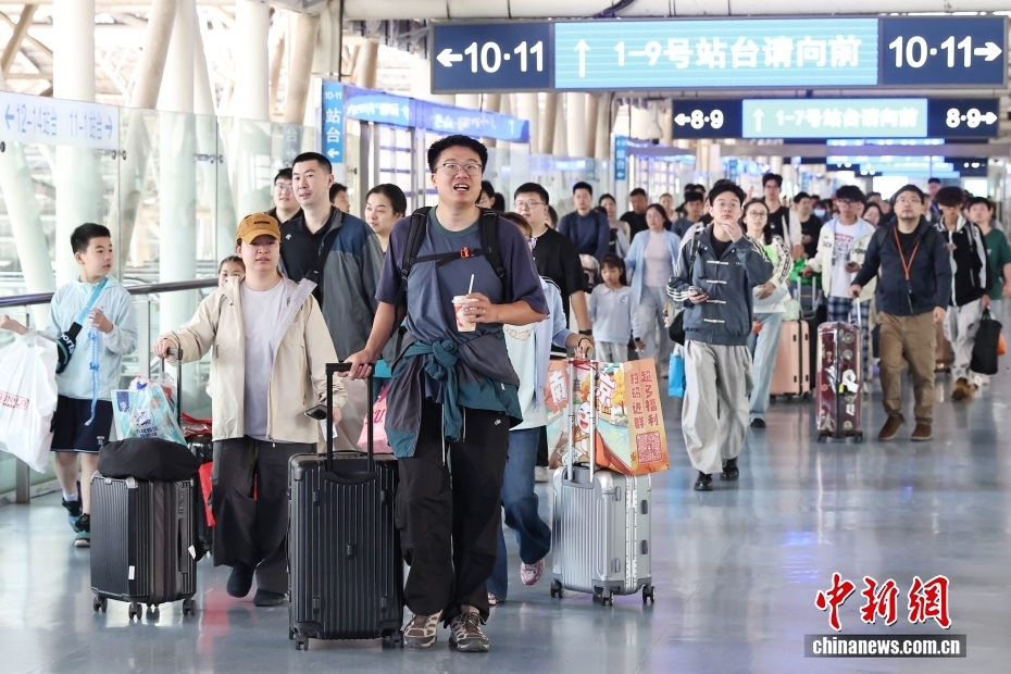 中国交通运输部:2026年国庆假期 全社会跨区域人员流动量21.42亿人次 中国交通运输部:2026年国庆假期 全社会跨区域人员流动量21.42亿人次