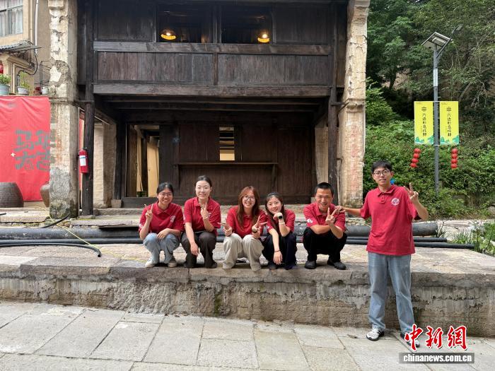 青年蹲点“浙中蜜蜂村”:大山里的“青春必修课”
