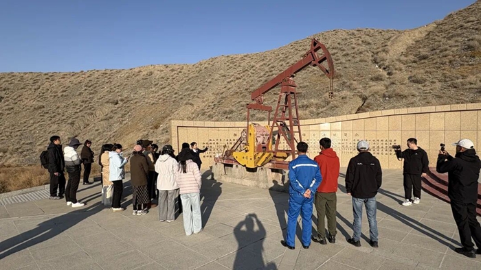 2026年“高质量发展石油行”专题活动在新疆启动 2026年“高质量发展石油行”专题活动在新疆启动