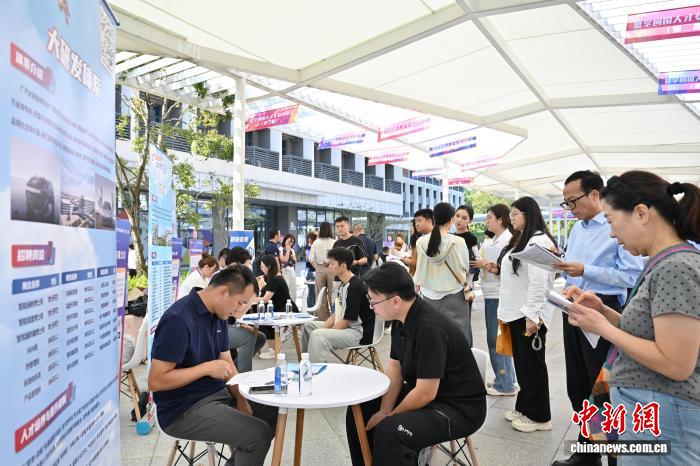 第四届粤港澳大湾区人才高质量发展大会在广东东莞开幕