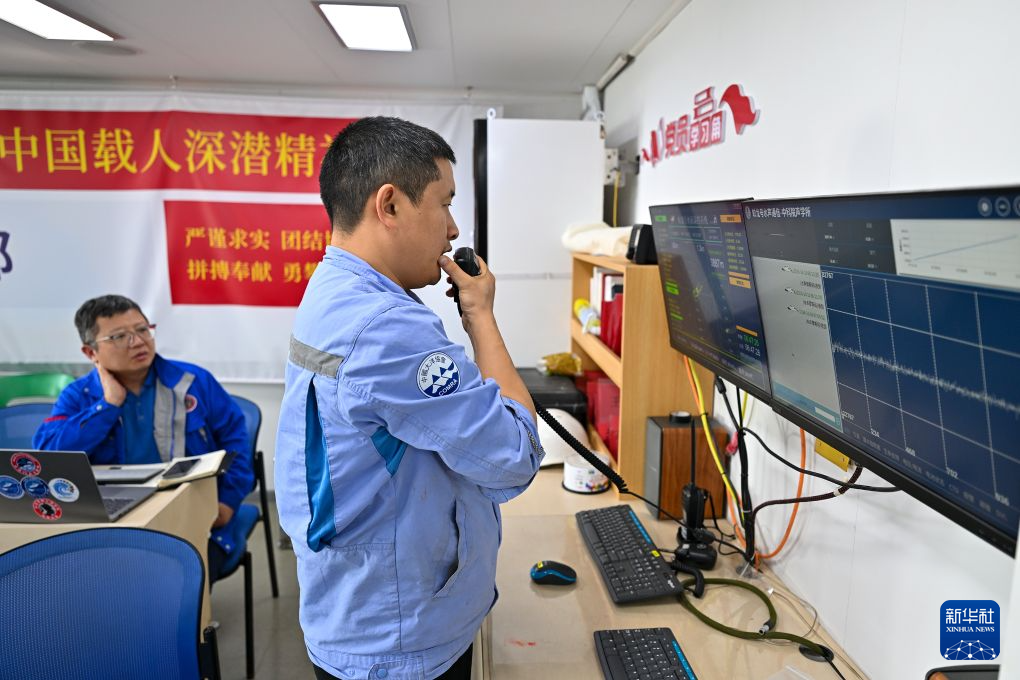 “蛟龙”号下潜的背后