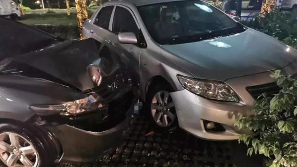 怎么看车头是歪的 4635947565879571916.jpg