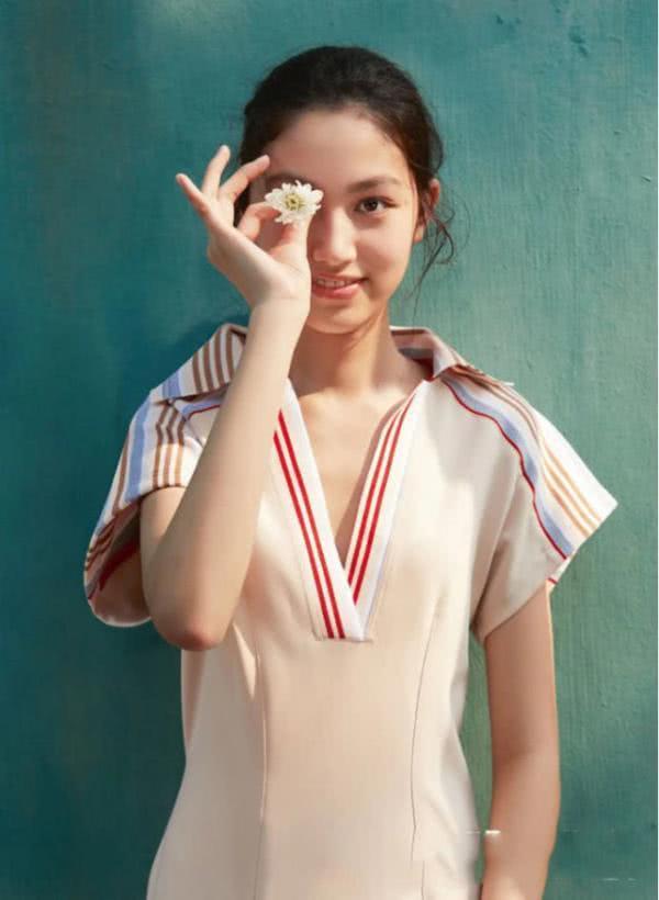 达华女儿任晴佳14岁一米八 任晴佳遗传妈妈琦琦完美优点