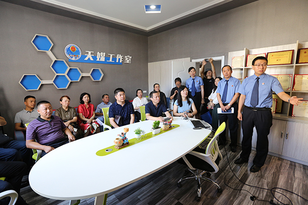 乌鲁木齐民营经济总量_乌鲁木齐经济布局图(2)