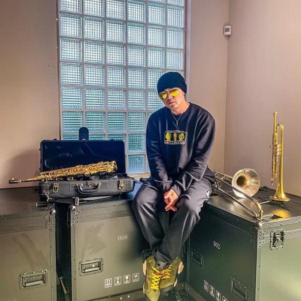 昆凌主动晒自己脸上的雀斑,表现自信又大方,难