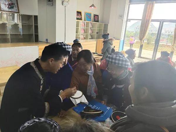 望谟县有多少人口_望谟县麻山牛场图片(2)