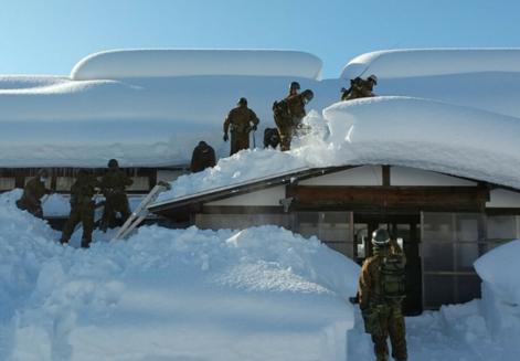 日本迎來嚴寒天氣:積雪超1米 十餘人喪生