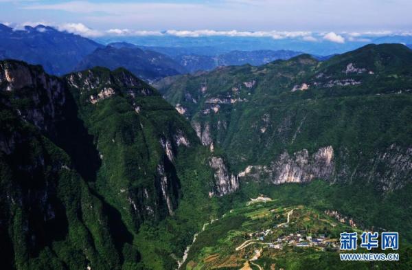 重慶市巫山縣竹賢鄉下莊村是一個坐落在