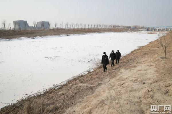 探访北京农村战“疫”：严格管控翻越高速护栏绕站进京人员