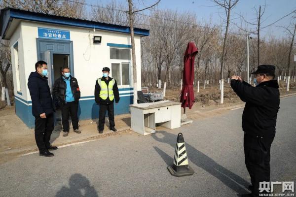 探访北京农村战“疫”：严格管控翻越高速护栏绕站进京人员