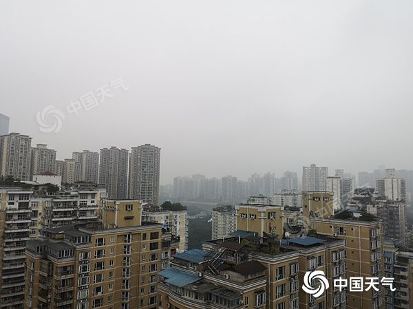 重庆多地现强浓雾 今明天多雨雪天气