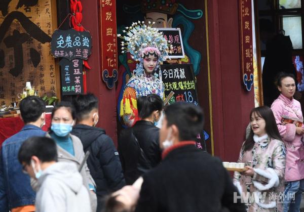 重庆千年古镇磁器口游客不减 旅游经济持续向好