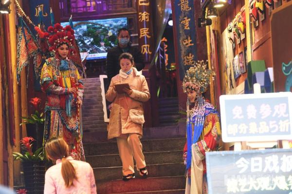 重庆千年古镇磁器口游客不减 旅游经济持续向好