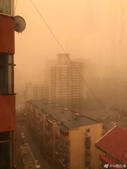北京出现沙尘暴，将持续到今天下午！北京PM10指数超500