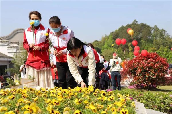 婚礼现场选在墓园，原因令人动容！