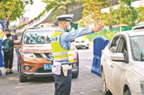 祭扫市民交口称赞“预约制”